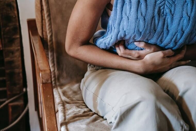 BLOAT-FREE- A naturopath's guide to kicking the belly bloat for good